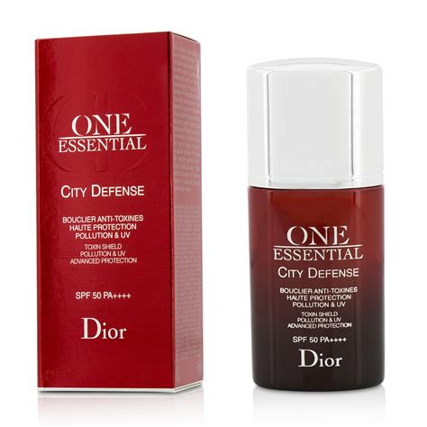 DIOR One Essential City Defense SPF50 .